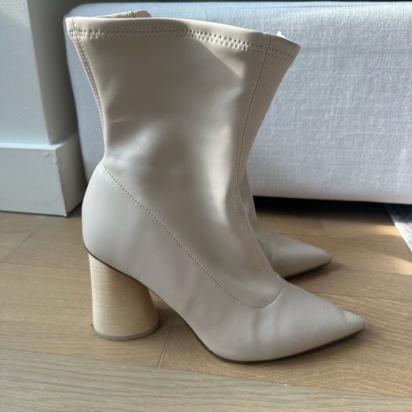 Steve Madden Women’s Valyant Ankle Boot, Size 9.5 - Picture 2 of 16